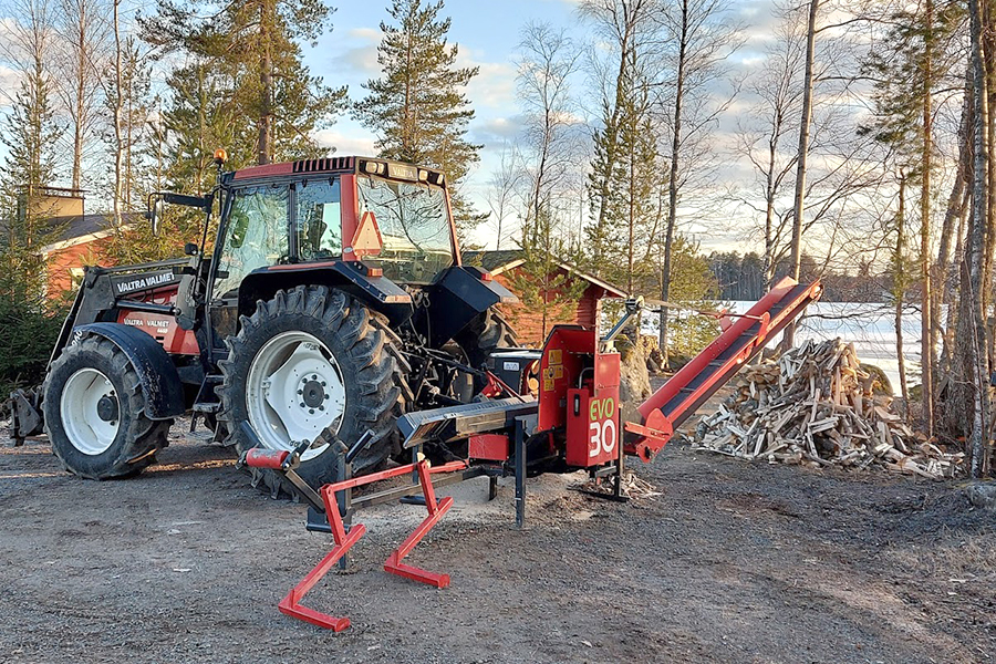 Metsurityöt, puiden kaato, pihapuiden kaato ja klapien teko